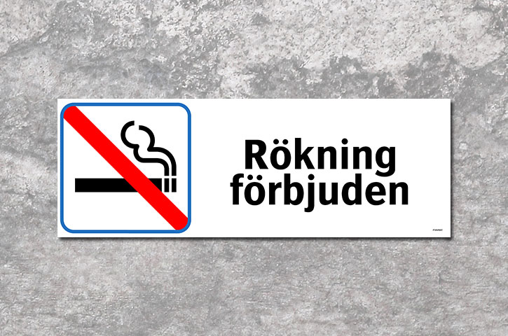 En skylt med texten rökning förbjudet.